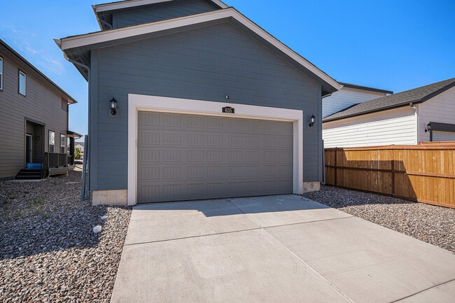 Building Photo - 635 Cottonwood Ave