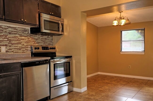 Building Photo - Beautiful 3bd 2bth Home with patio and large back yard available now! Great Location! Landscaping...