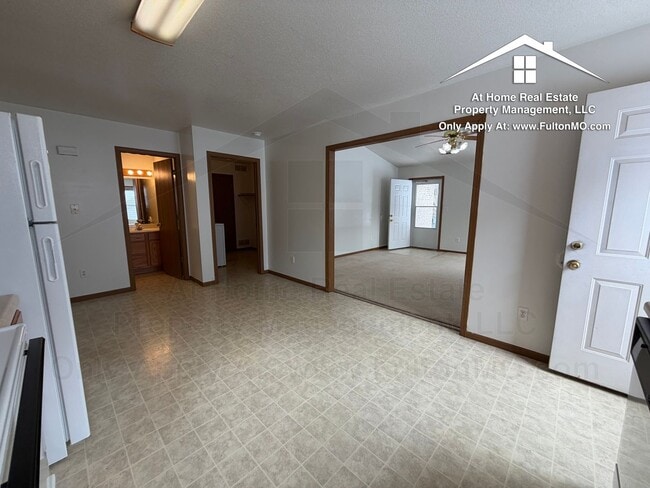 Building Photo - Gates Boulevard 2629–2631 Duplex