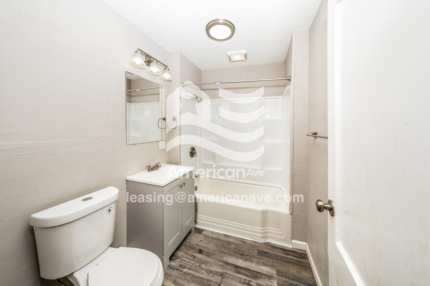 Building Photo - 134 Maplehurst Ave