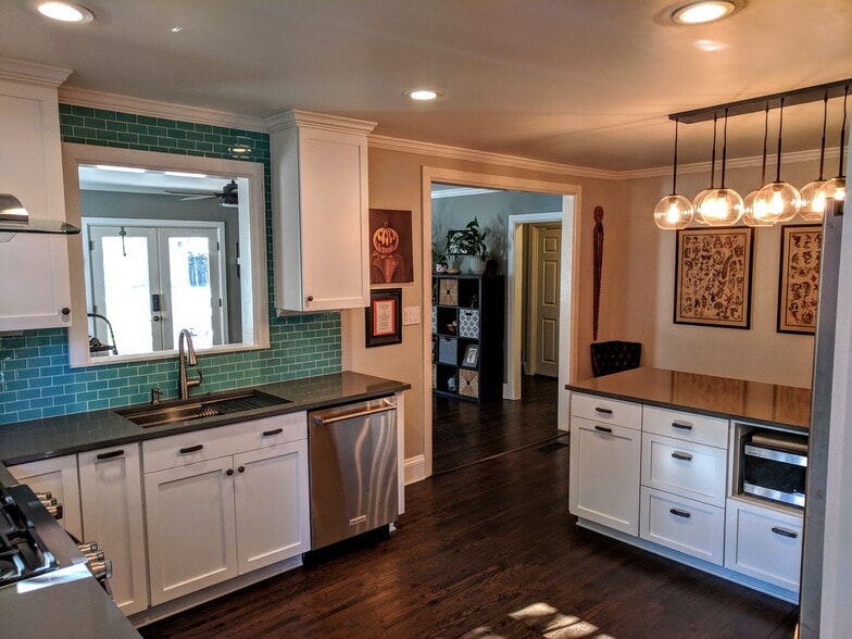 Kitchen - 1627 Nassau Blvd