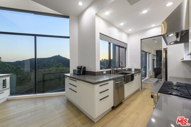 Building Photo - 2271 Gloaming Way