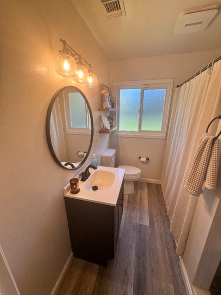 Building Photo - 1430 W Locust St