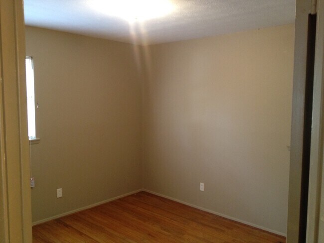 Building Photo - **ON HOLD**3 Bedroom / 1 Bathroom Home for Rent in East Columbus, GA***