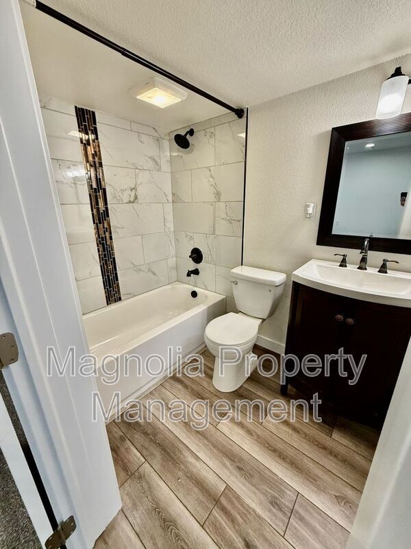 Building Photo - 3333 Bright Moon Dr