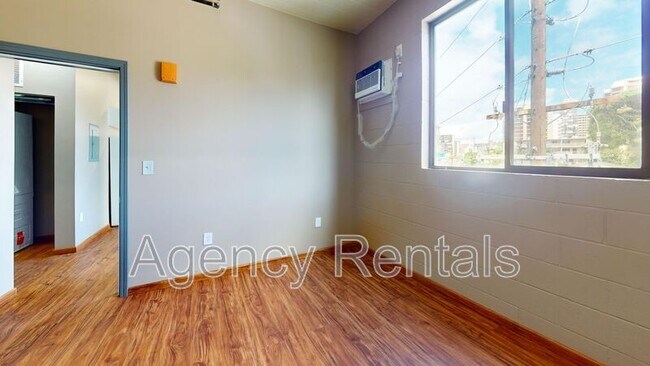 Building Photo - 1407 Pensacola St