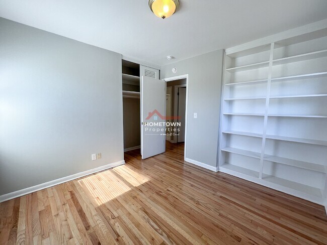 Building Photo - 3730 Forest Glen Dr