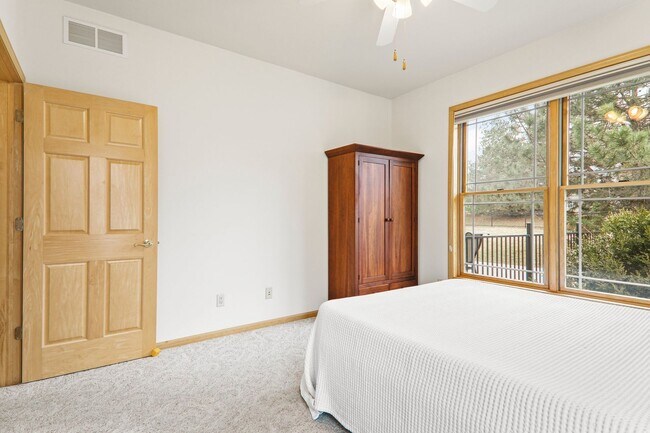 Building Photo - 9621 Shadow Wood Dr