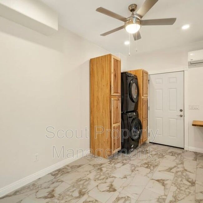 Building Photo - 4643 Cove St