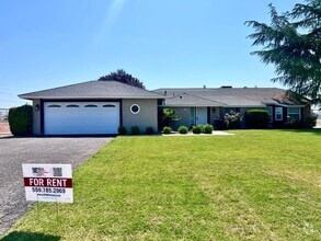 Building Photo - $2,850 Shaw & Academy 4 Bedroom / 2 Bathro...