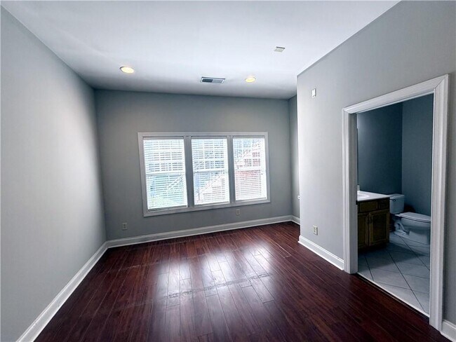 Building Photo - 3026 Eltham Pl