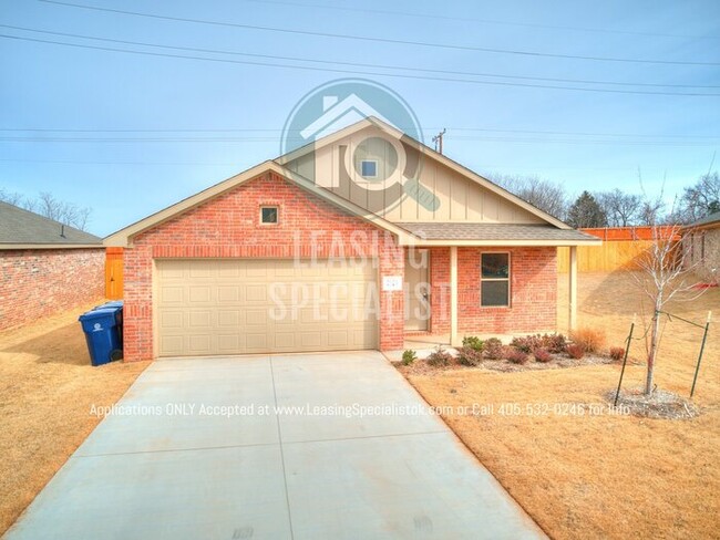 Building Photo - MOVE IN SPECIAL on This Spacious 3 Bed 2 B...