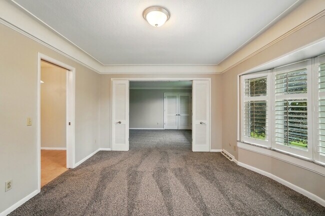 Building Photo - 4057 W Bancroft St
