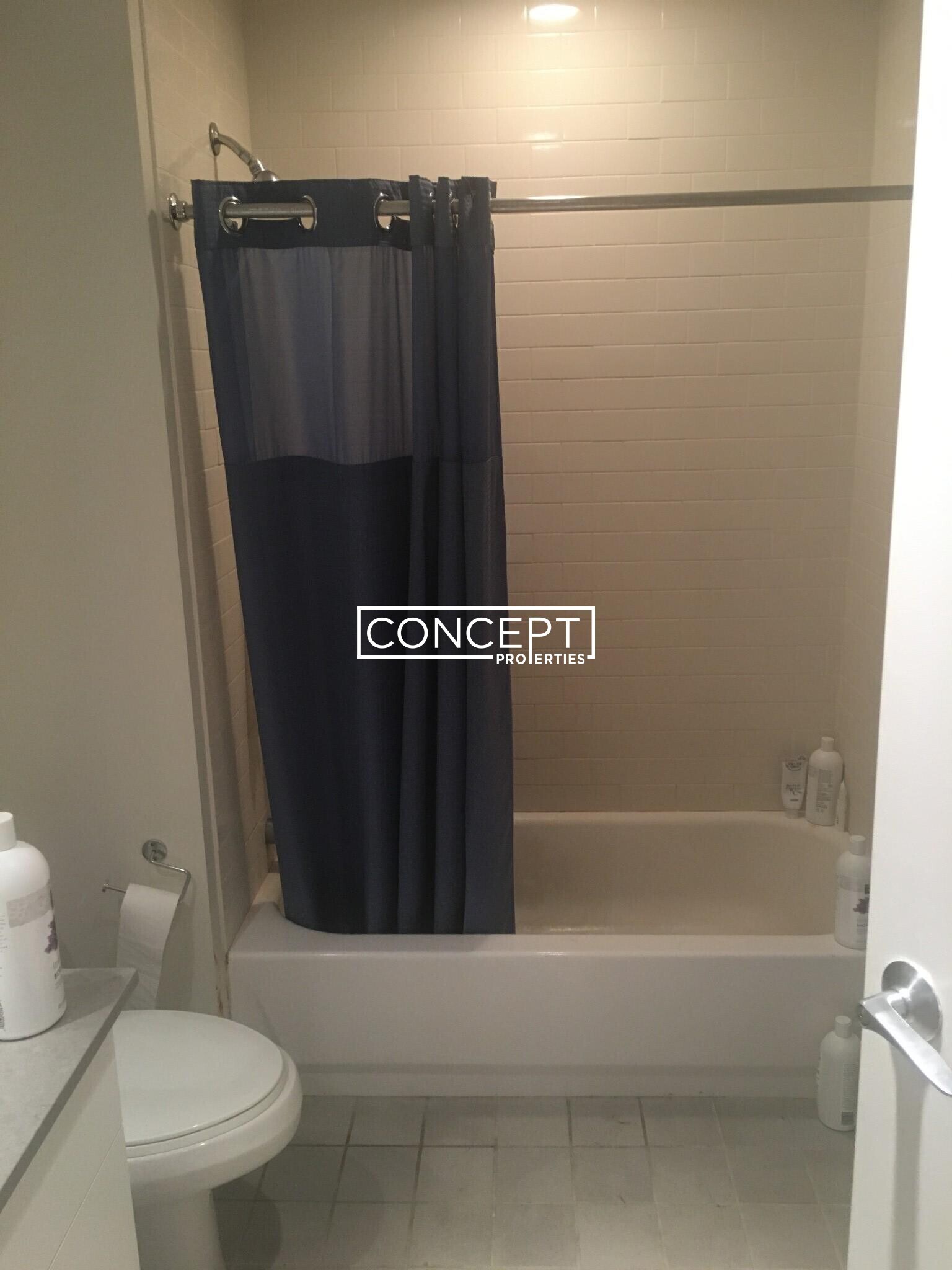 Building Photo - 601 Albany St