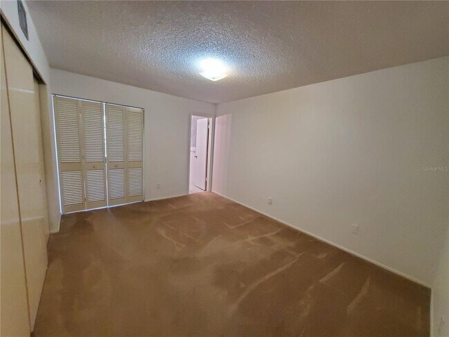 Building Photo - 2427 Rhodesian Dr