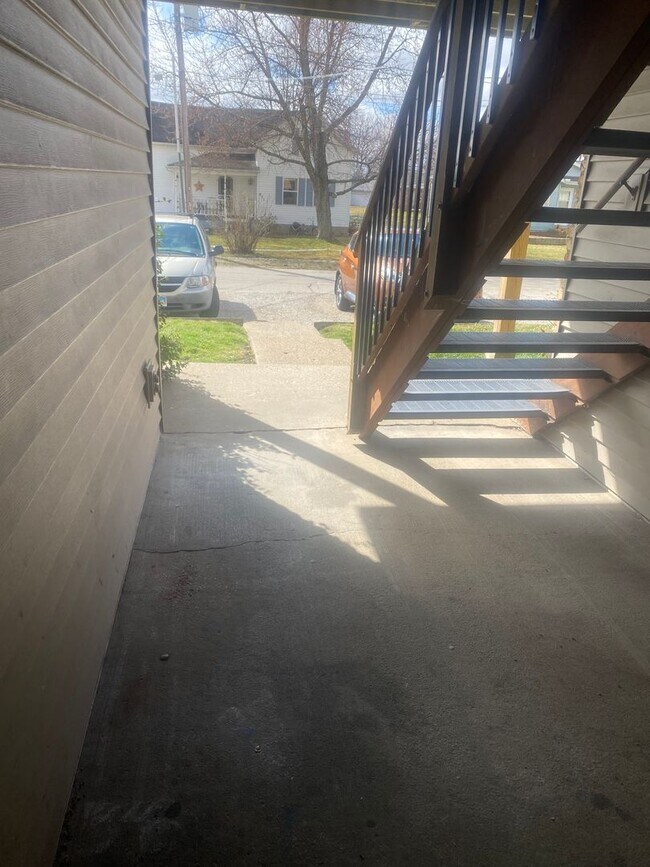 Building Photo - 612 E Madison St