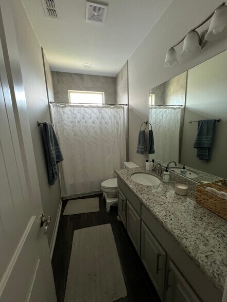Upstairs Full Bath - 10228 N 14th St