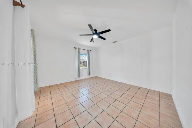 Building Photo - 1624 NE 175th St