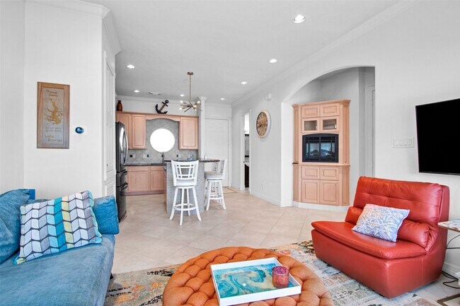 Building Photo - 168 Lake Point Blvd