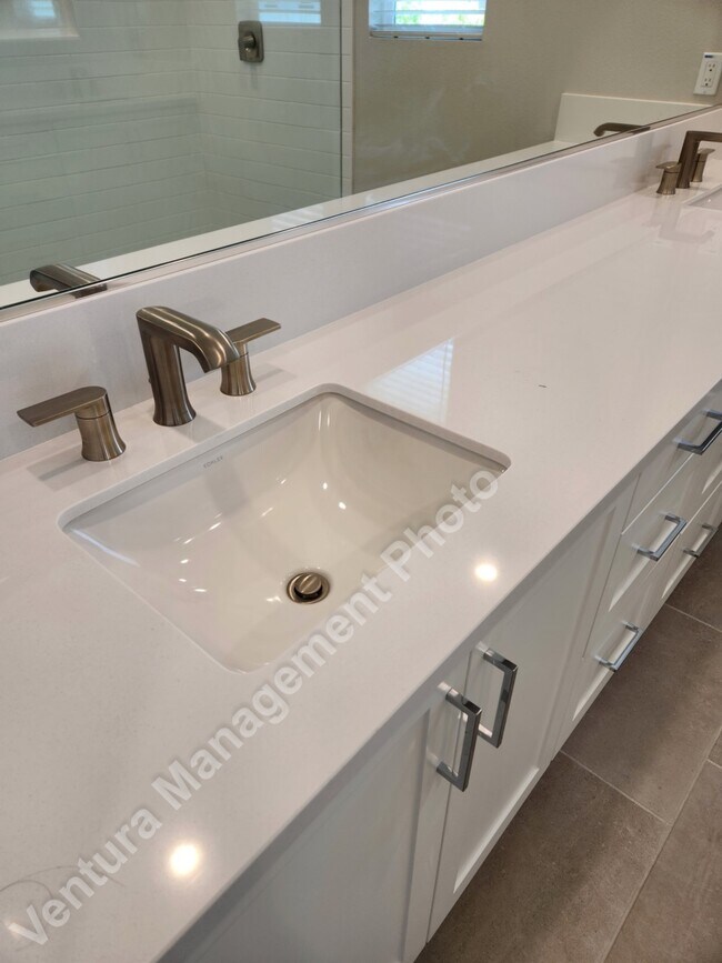 Building Photo - 3020 Harrison Ln