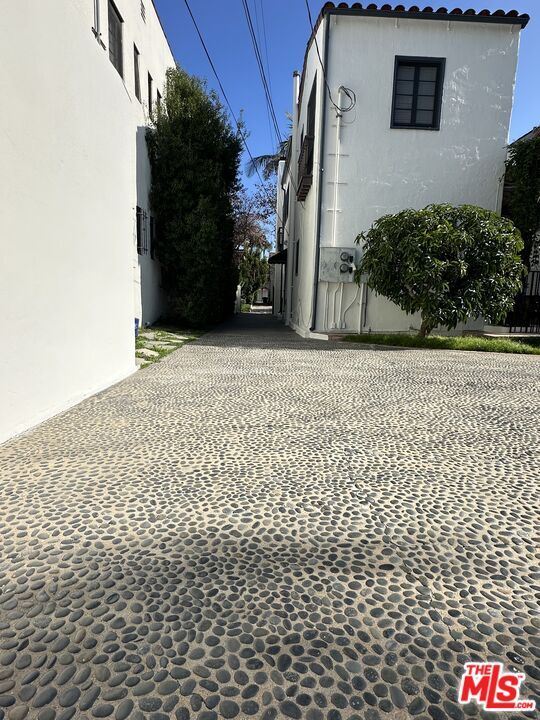 Building Photo - 147 N Orange Dr