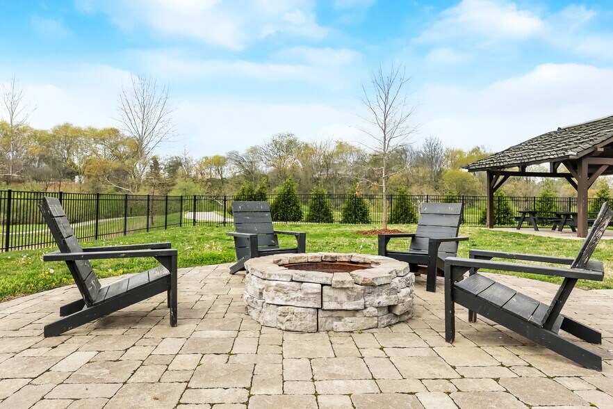 Building Photo - 906 Ridge Ln