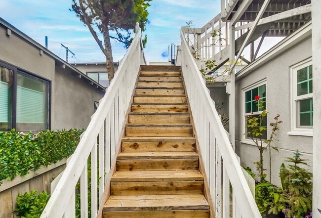 Building Photo - Price drop! Cozy Home Between Mission Beach and Mission Bay with Parking and Rooftop Deck!