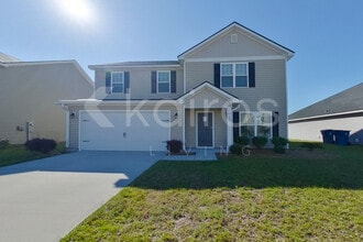 Building Photo - 20 Red Oak Dr.