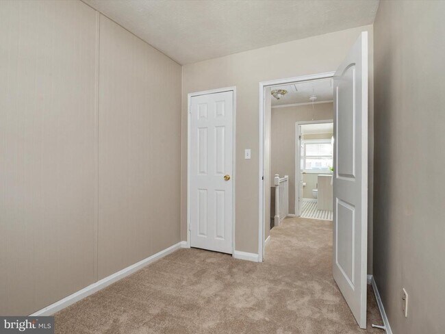Building Photo - 3308 Wallford Dr