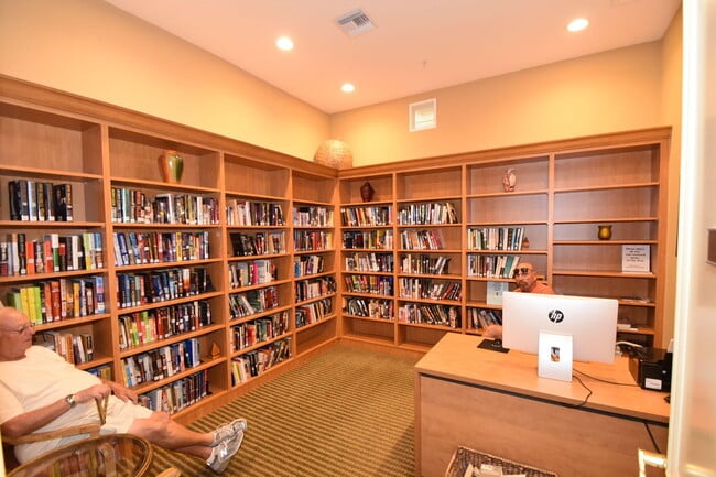 Building Photo - 7145 Veneto Dr