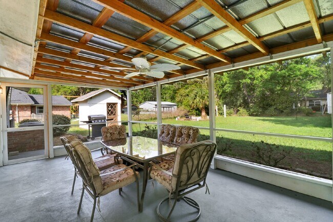 Building Photo - Charming 3-Bedroom Home with Granite Count...