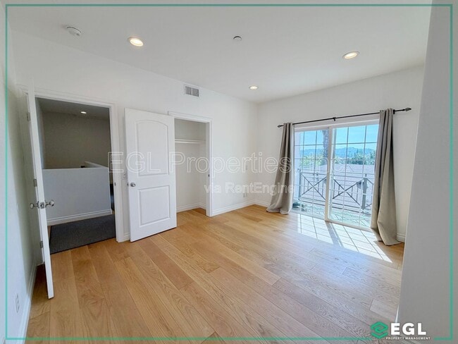 Building Photo - 1521 S Hayworth Ave