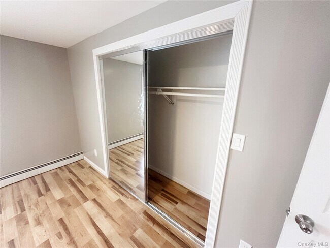 Building Photo - 15 Mida Ct