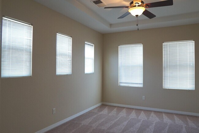 Building Photo - 35579 Domani Dr