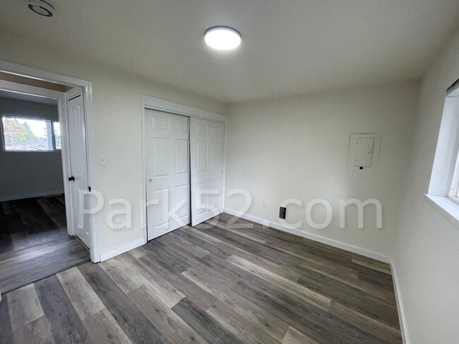 Building Photo - North Tacoma 4 Bed 2 Bath Single Family Home