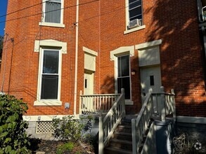 Building Photo - Beautiful Apartment Near Downtown Delaware