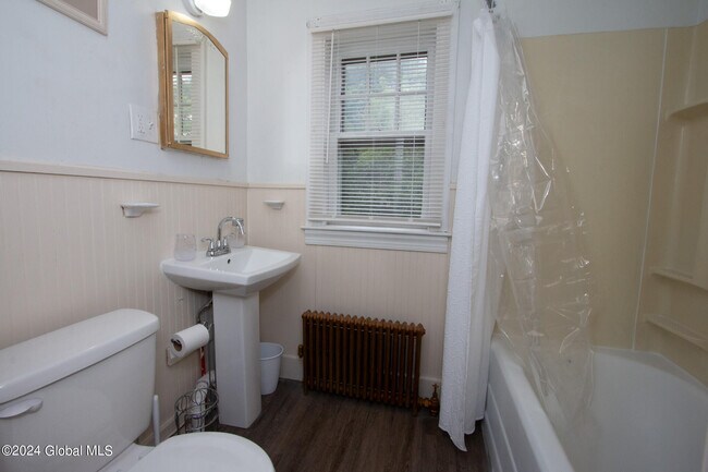 Building Photo - 461 N Main St