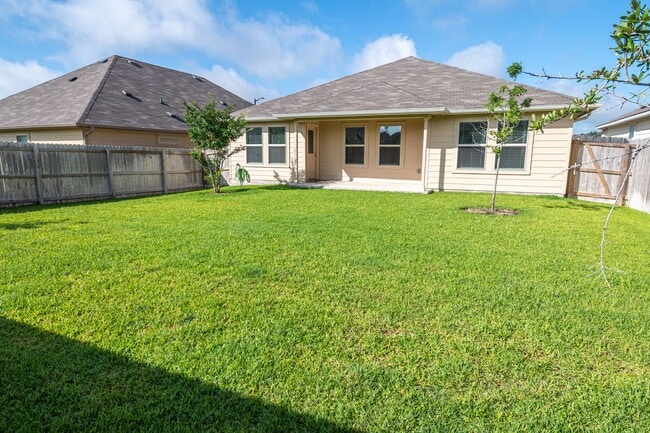 Building Photo - Beautiful 3 Bed/2 Bath Smart Home! Available for Immediate Move in!