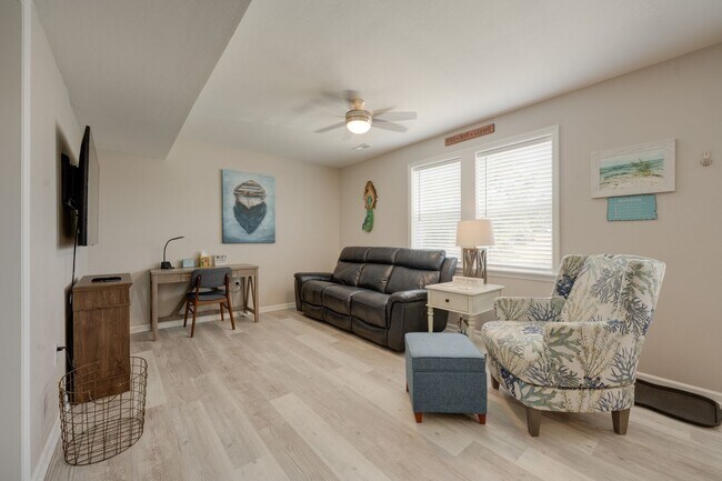 Building Photo - 600 W. Third Street