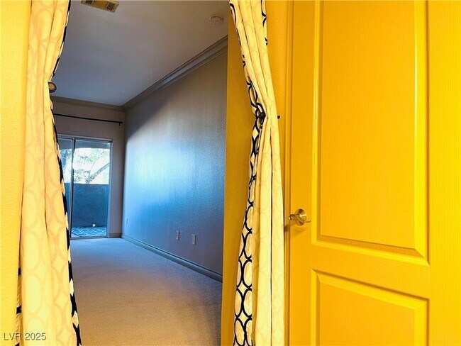 Building Photo - 5525 W Flamingo Rd