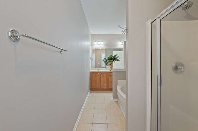 Building Photo - Experience Comfort and Style: Spacious 3-B...