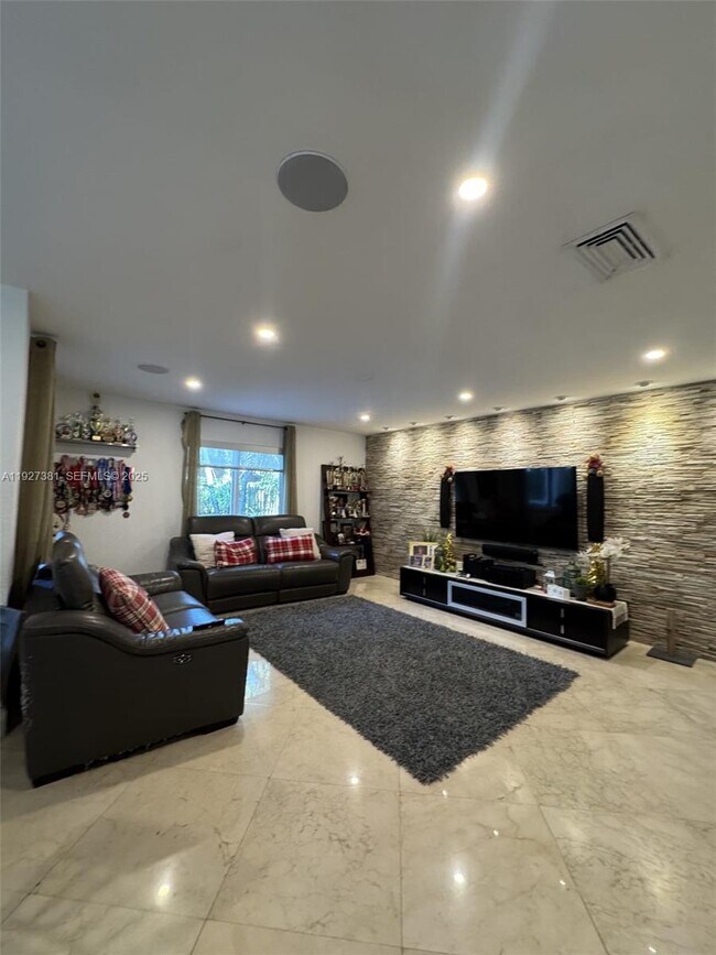 Building Photo - 10973 NW 53rd Ln