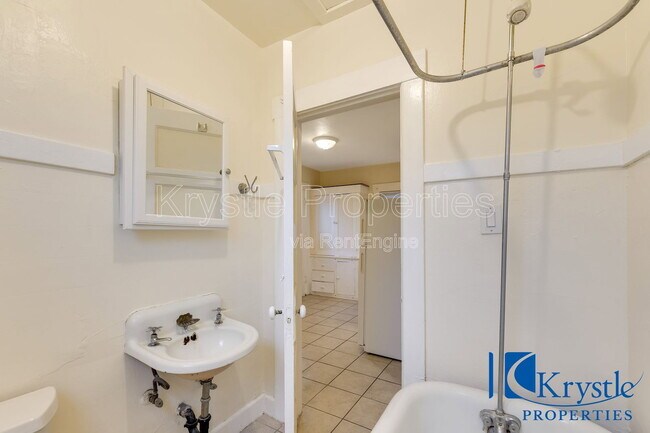 Building Photo - 1117 Sutter St