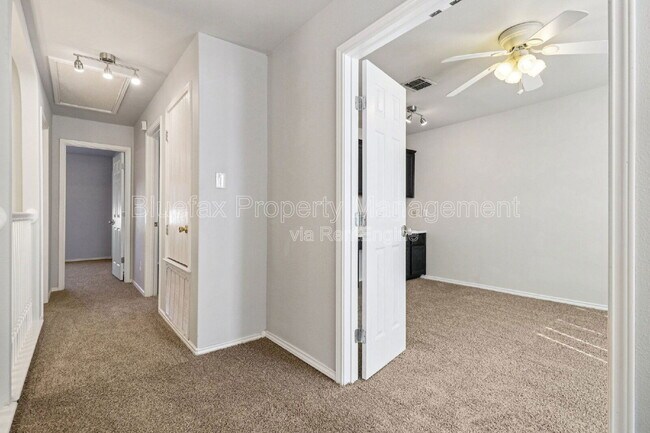 Building Photo - 9639 Shetland Park