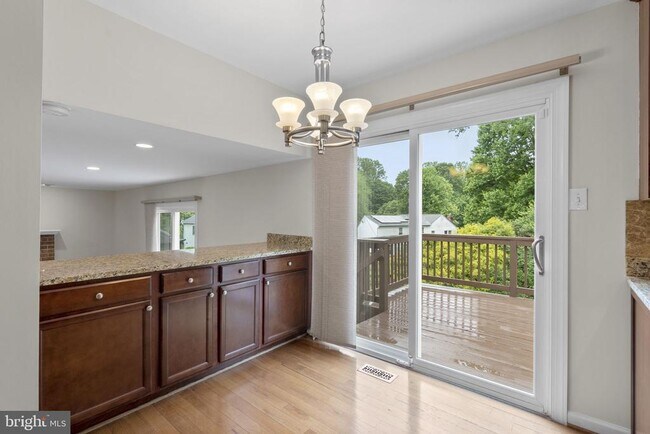 Building Photo - 1119 Halesworth Dr