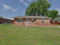 Building Photo - 539 N Summitlawn St