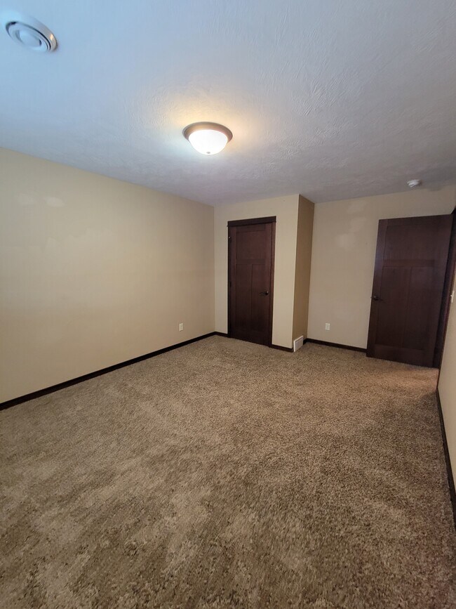 Building Photo - 1010 W Highway 14