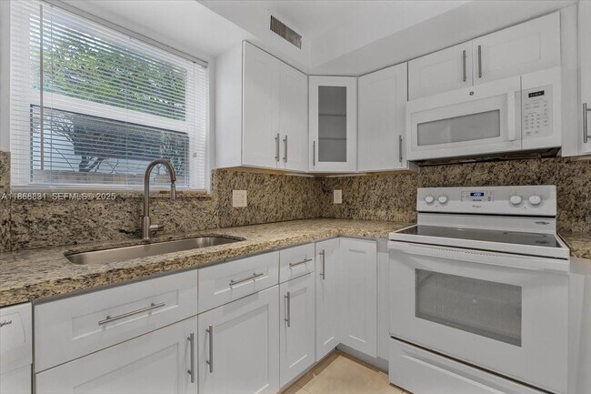 Building Photo - 613 NE 17th Terrace