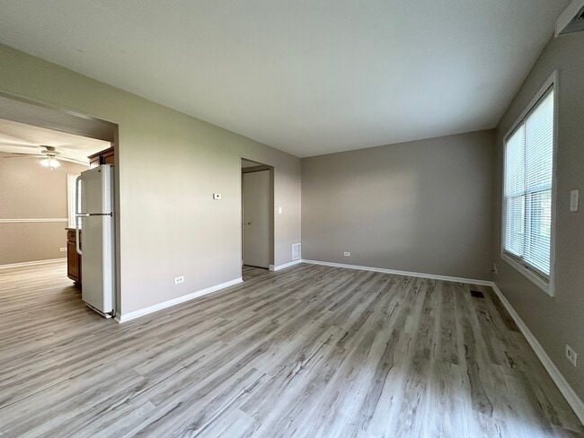Building Photo - 2543 Prairieview Ln S