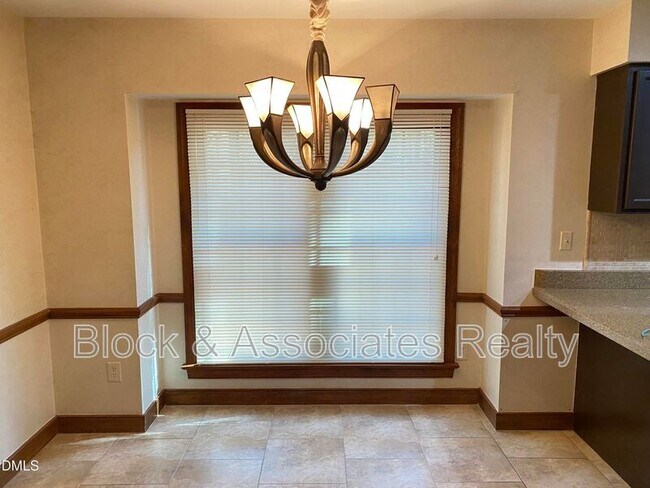 Building Photo - 5 Trump Ct